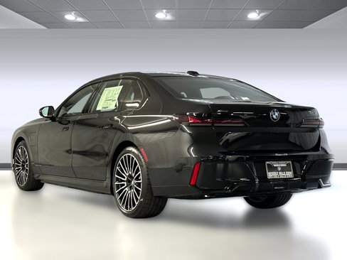 New 2026 BMW 750e xDrive image 3