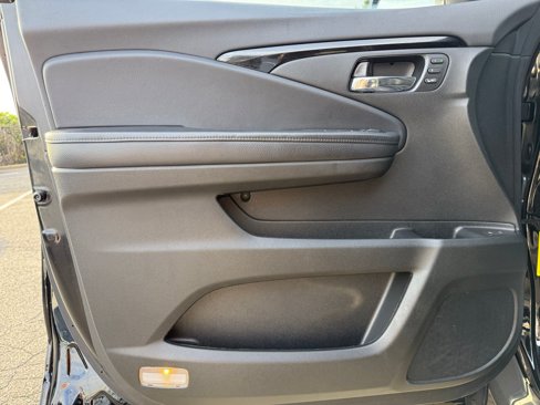 Used 2021 Honda Pilot Touring image 14
