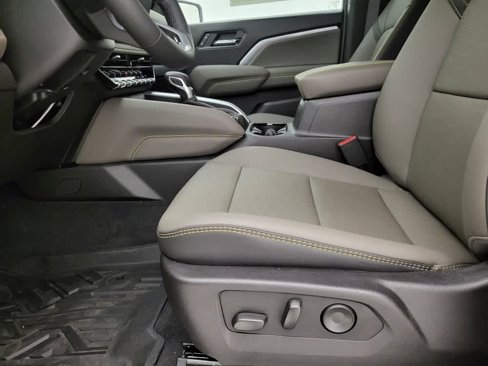 New 2025 Chevrolet Colorado ZR2 w/ Technology Package image 2