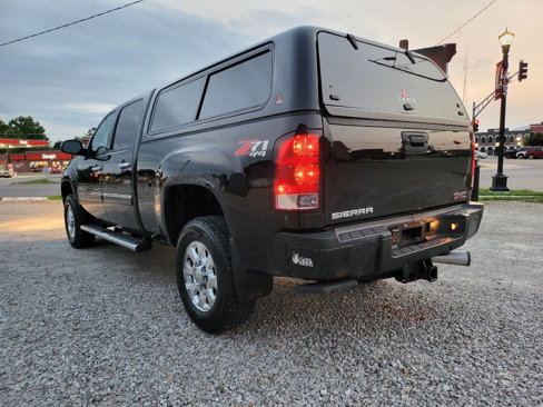 Used 2013 GMC Sierra 2500 Denali w/ Suspension Package, Off-Road image 3