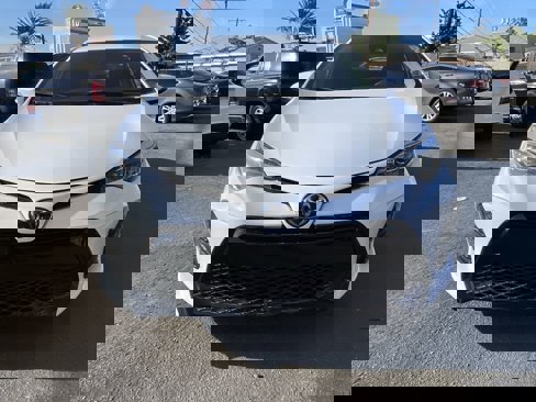 Used 2018 Toyota Corolla LE image 2