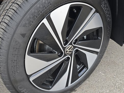 New 2025 Volkswagen Taos SE image 19
