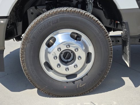 New 2026 Ford F350 King Ranch w/ FX4 Off-Road Package image 9