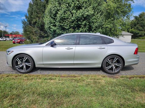 Used 2020 Volvo S90 T6 R-Design image 1