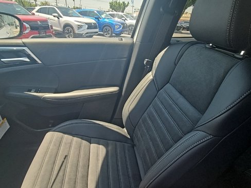 New 2025 Mitsubishi Outlander SE image 31