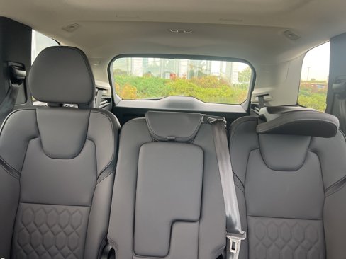 Used 2025 Volvo XC90 B5 Plus image 23