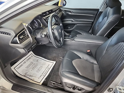 Used 2020 Toyota Camry SE image 6