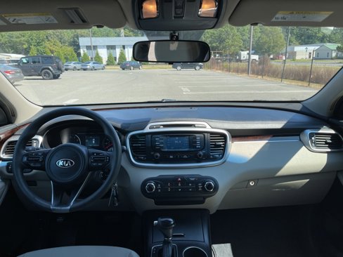 Used 2016 Kia Sorento LX image 8