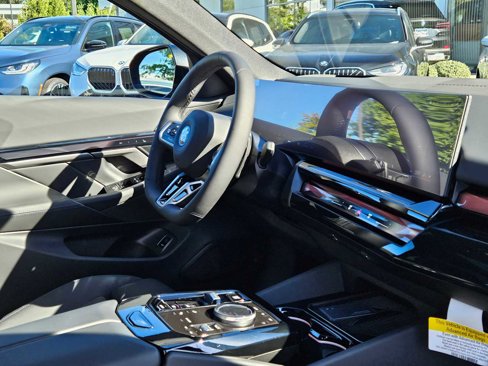 New 2026 BMW 550e xDrive w/ Premium Package image 12