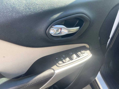 Used 2018 Jeep Cherokee Latitude image 10