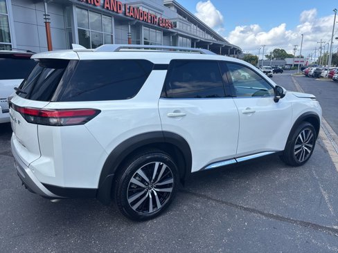 Used 2025 Nissan Pathfinder Platinum image 3