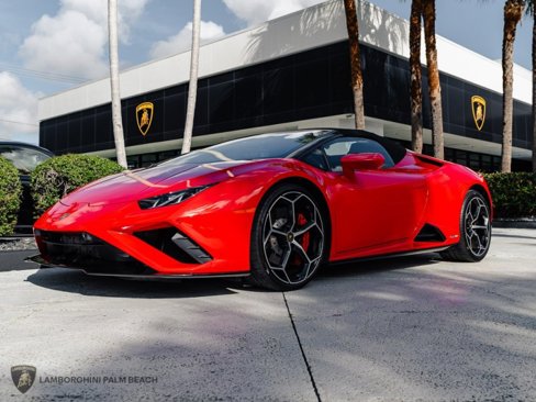 Used 2021 Lamborghini Huracan EVO image 2