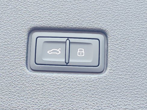 New 2025 Audi Q8 Premium image 17