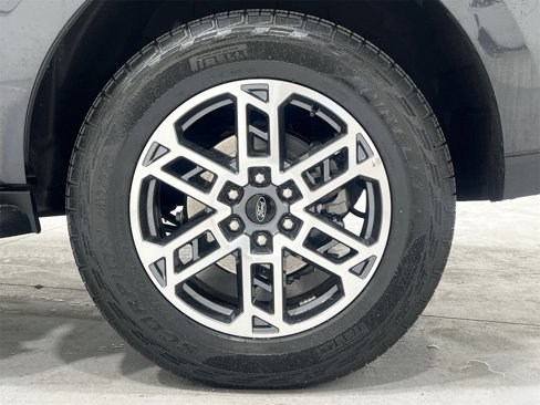 Used 2025 Ford Expedition Active image 10