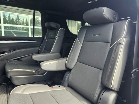 Used 2025 Cadillac Escalade ESV Premium Luxury image 19