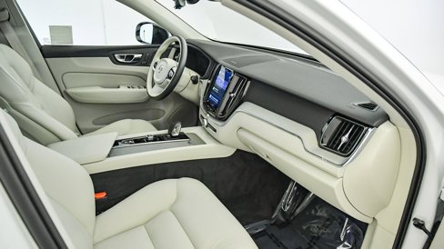 Certified 2025 Volvo XC60 T8 Plus w/ Protection Package Premier image 16
