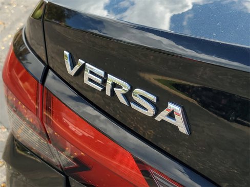 Used 2021 Nissan Versa SV image 7