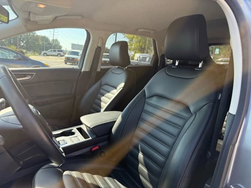 Used 2021 Ford Edge SEL w/ Cargo Accessory Package image 4