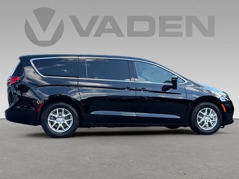 New 2026 Chrysler Pacifica Select image 7