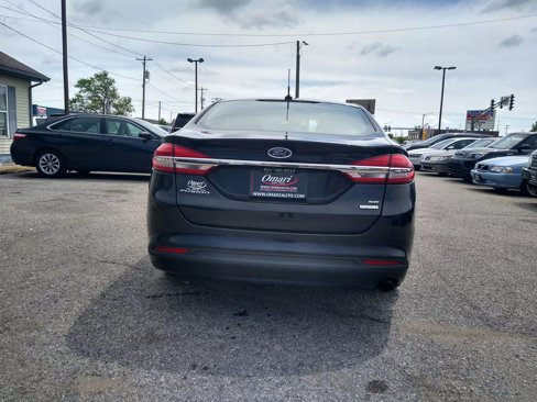 Used 2017 Ford Fusion SE w/ Fusion SE Technology Package image 9