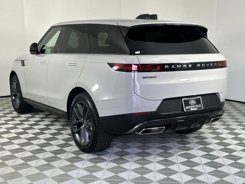 Used 2025 Land Rover Range Rover Sport SE image 3