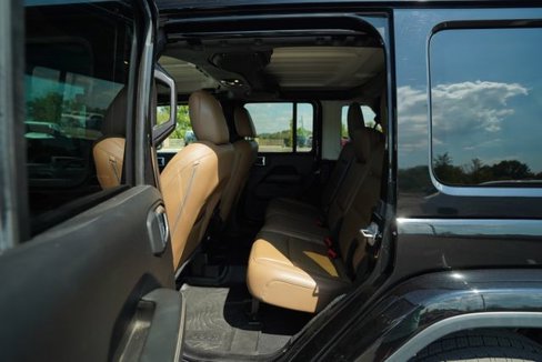 Used 2020 Jeep Wrangler Unlimited Sahara image 13