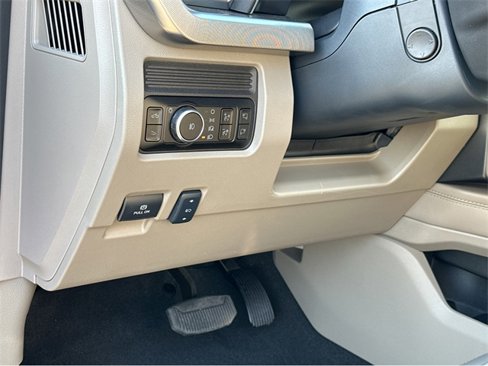 New 2025 Ford F250 Platinum w/ Platinum Plus Package image 35