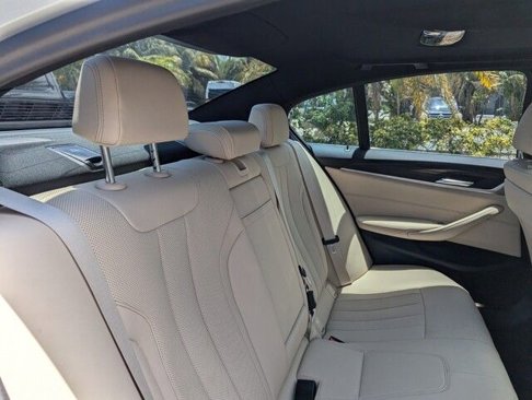 Used 2023 BMW 530e w/ Convenience Package image 28
