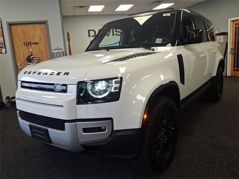 Used 2025 Land Rover Defender 110 S image 3