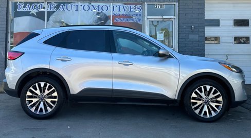 Used 2020 Ford Escape Titanium image 2