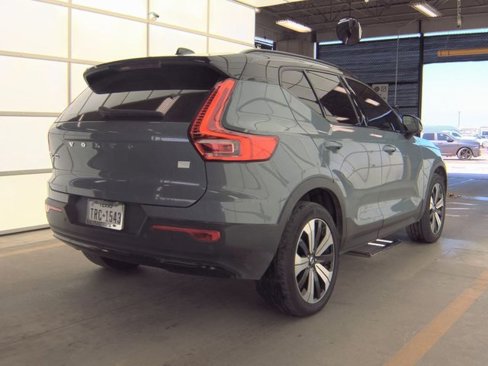 Used 2023 Volvo XC40 Recharge Plus image 2