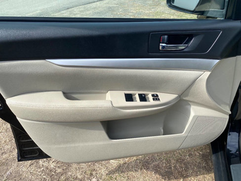 Used 2012 Subaru Outback 2.5i w/ Alloy Wheel Pkg image 8