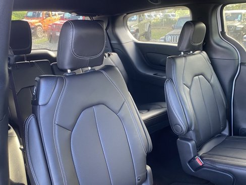 New 2026 Chrysler Voyager LX image 31