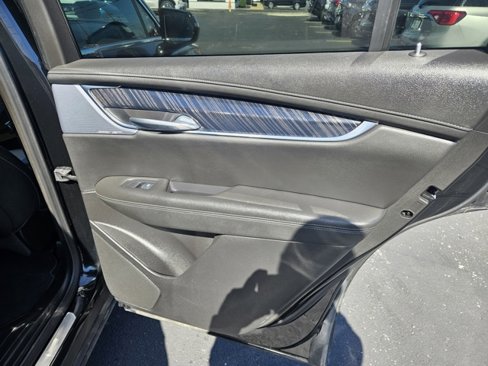 Used 2023 Cadillac XT6 Premium Luxury image 11