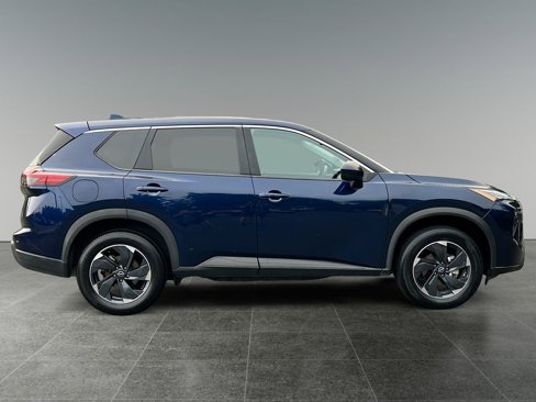 Used 2024 Nissan Rogue SV image 8