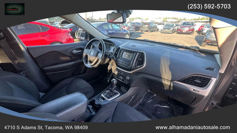 Used 2016 Jeep Cherokee Latitude w/ Cold Weather Group image 7