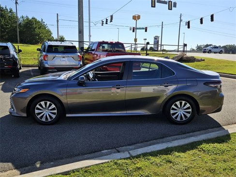 Used 2023 Toyota Camry LE image 4
