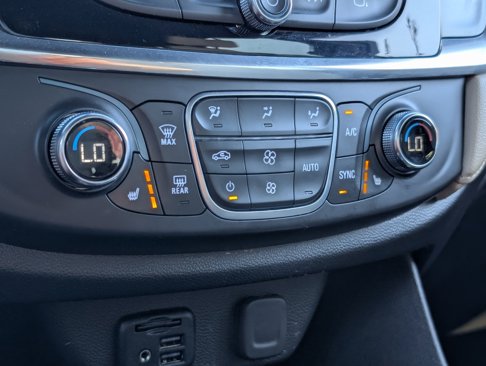 Used 2022 Chevrolet Traverse LT w/ LT Premium Package image 23