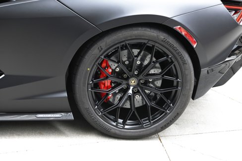 Used 2024 Lamborghini Revuelto image 19