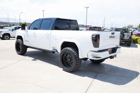 Used 2025 GMC Sierra 2500 AT4X image 4