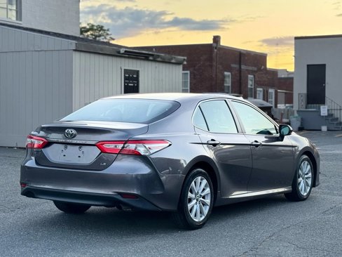 Used 2018 Toyota Camry L image 4