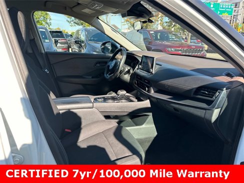 Used 2023 Nissan Rogue S image 9