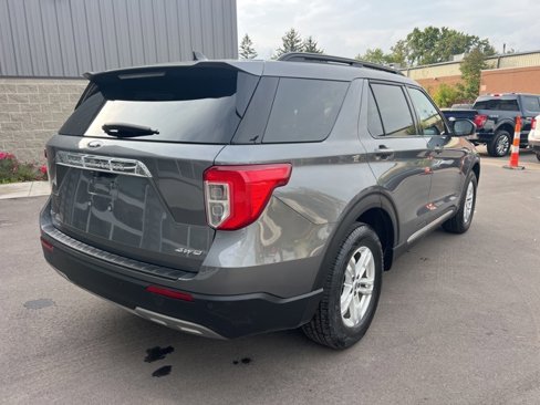 Used 2022 Ford Explorer XLT w/ Equipment Group 202A image 5