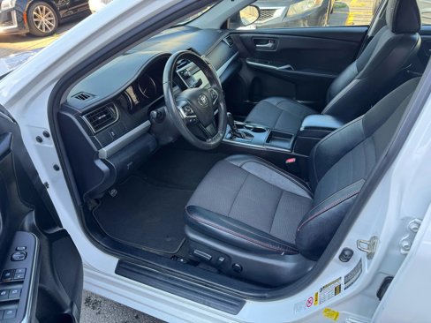 Used 2017 Toyota Camry SE image 16