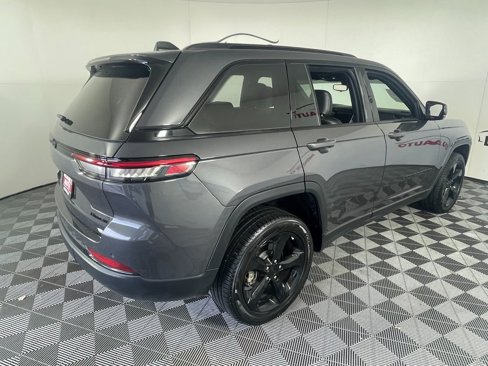 Used 2024 Jeep Grand Cherokee Limited w/ Black Appearance Package image 6
