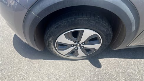 Used 2017 Kia Niro EX image 9