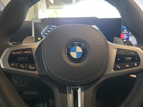 New 2026 BMW X5 M60i w/ Executive Package image 22