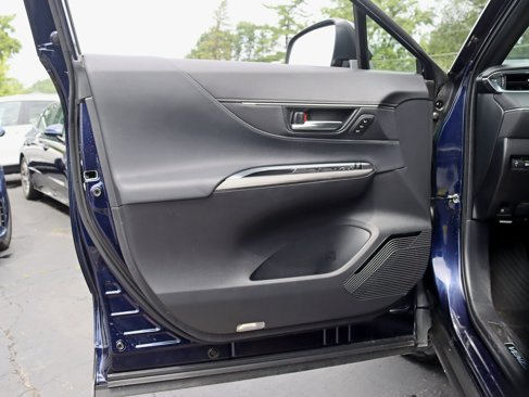 Used 2024 Toyota Venza XLE image 30