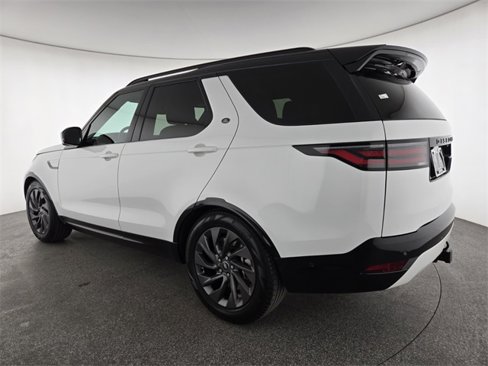 Certified 2024 Land Rover Discovery Dynamic SE image 16