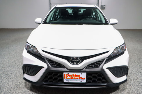 Used 2024 Toyota Camry SE image 4